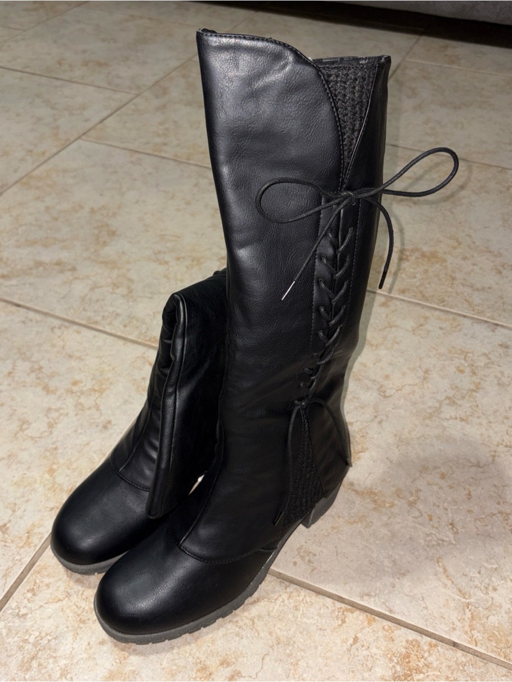 MUK LUKS Lucy Lonnie Women's Boot size 9